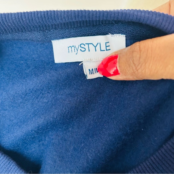 Classic Navy Sweatshirt with Paris Print - Picture 4 of 5